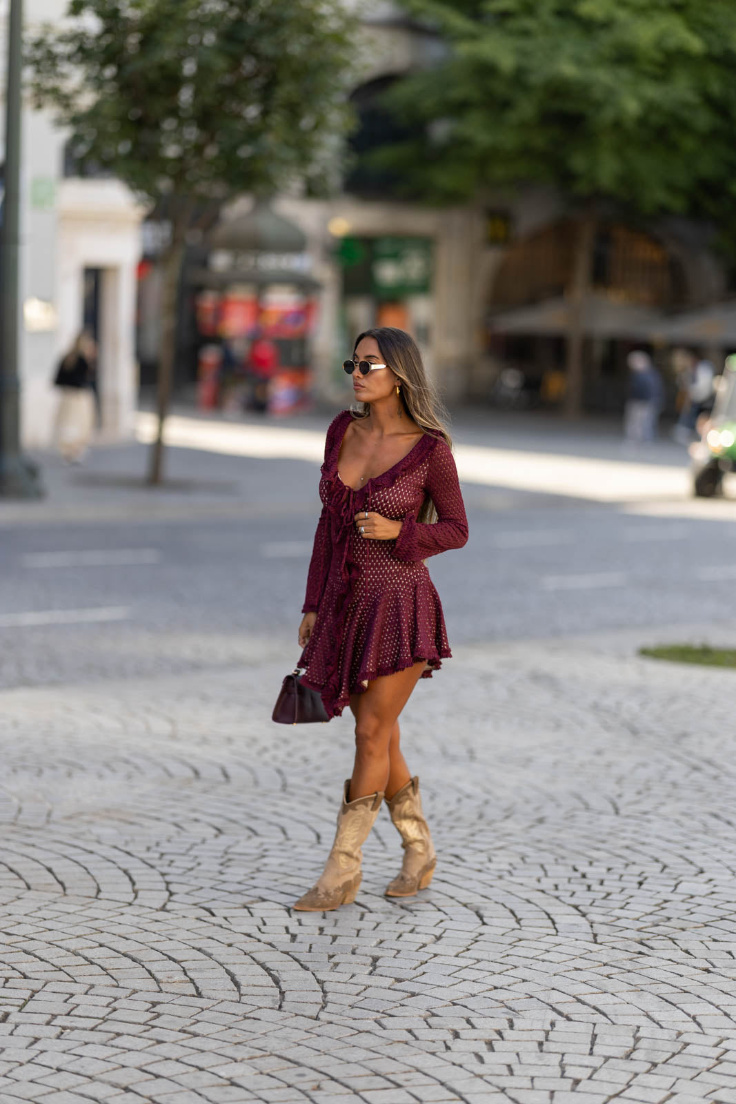 Vestido Curto em Malha Bordô com Folhos