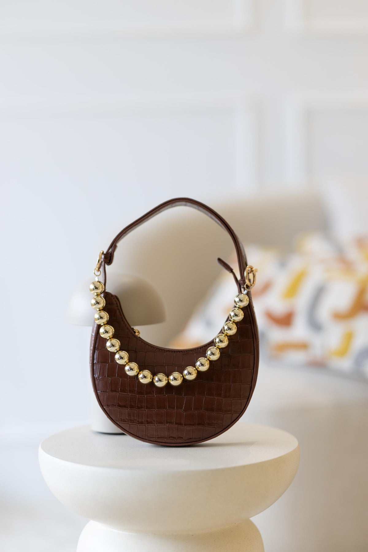 Mala Esfera Croco com Pérolas – Alça Elegante • Preta / Castanha