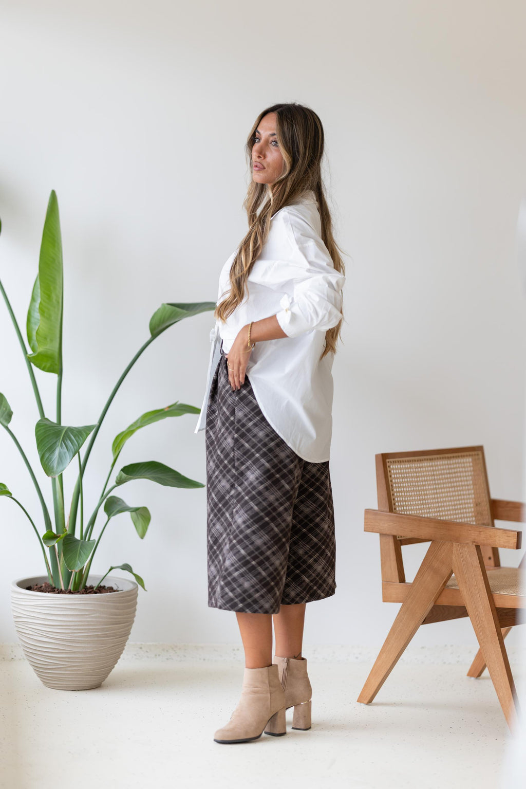 Camisa Branca com Laços de Cetim – Detalhe Feminino e Elegante