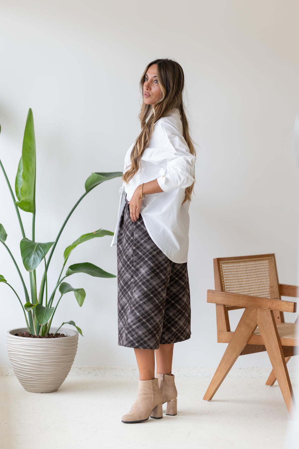 Camisa Branca com Laços de Cetim – Detalhe Feminino e Elegante