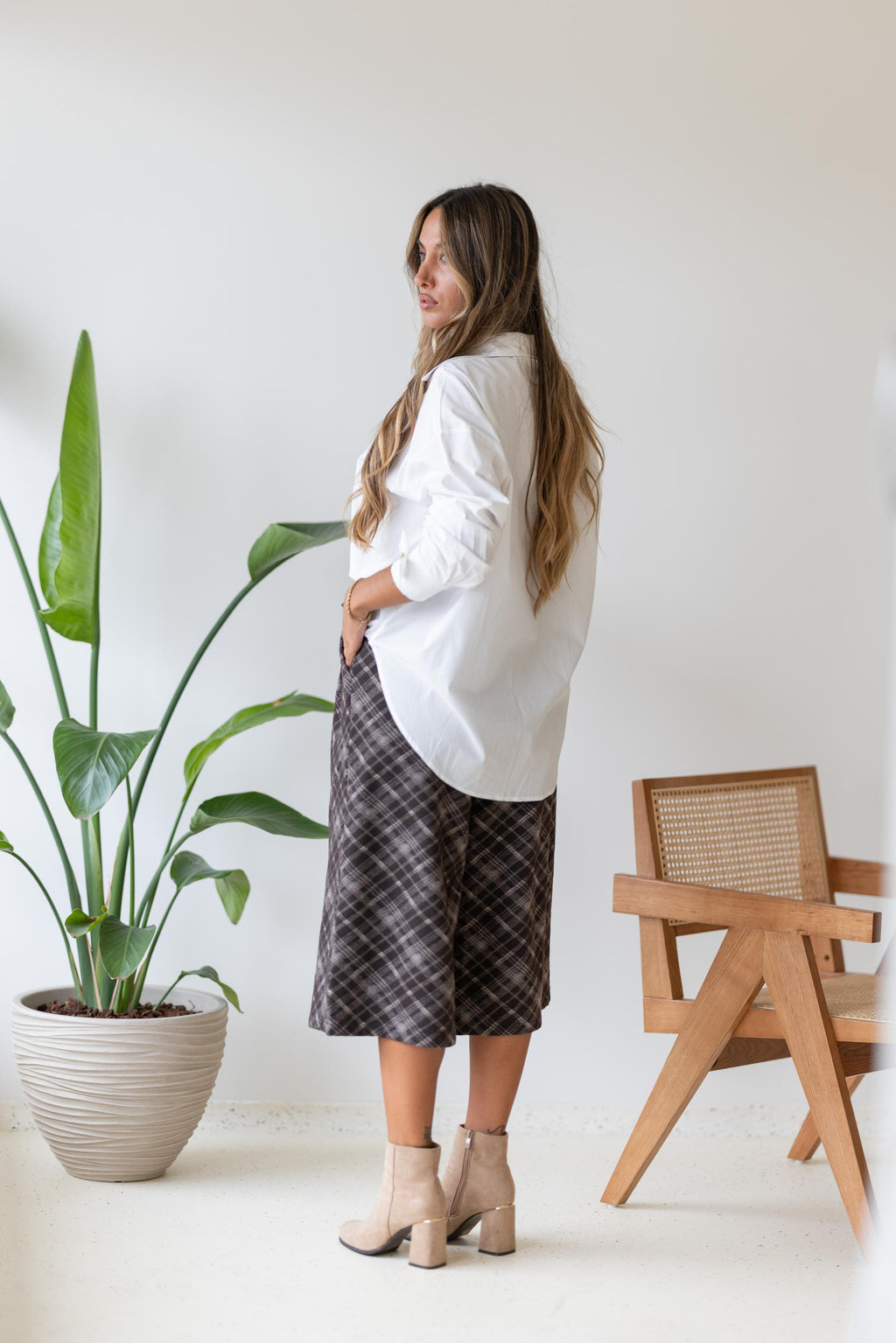 Camisa Branca com Laços de Cetim – Detalhe Feminino e Elegante