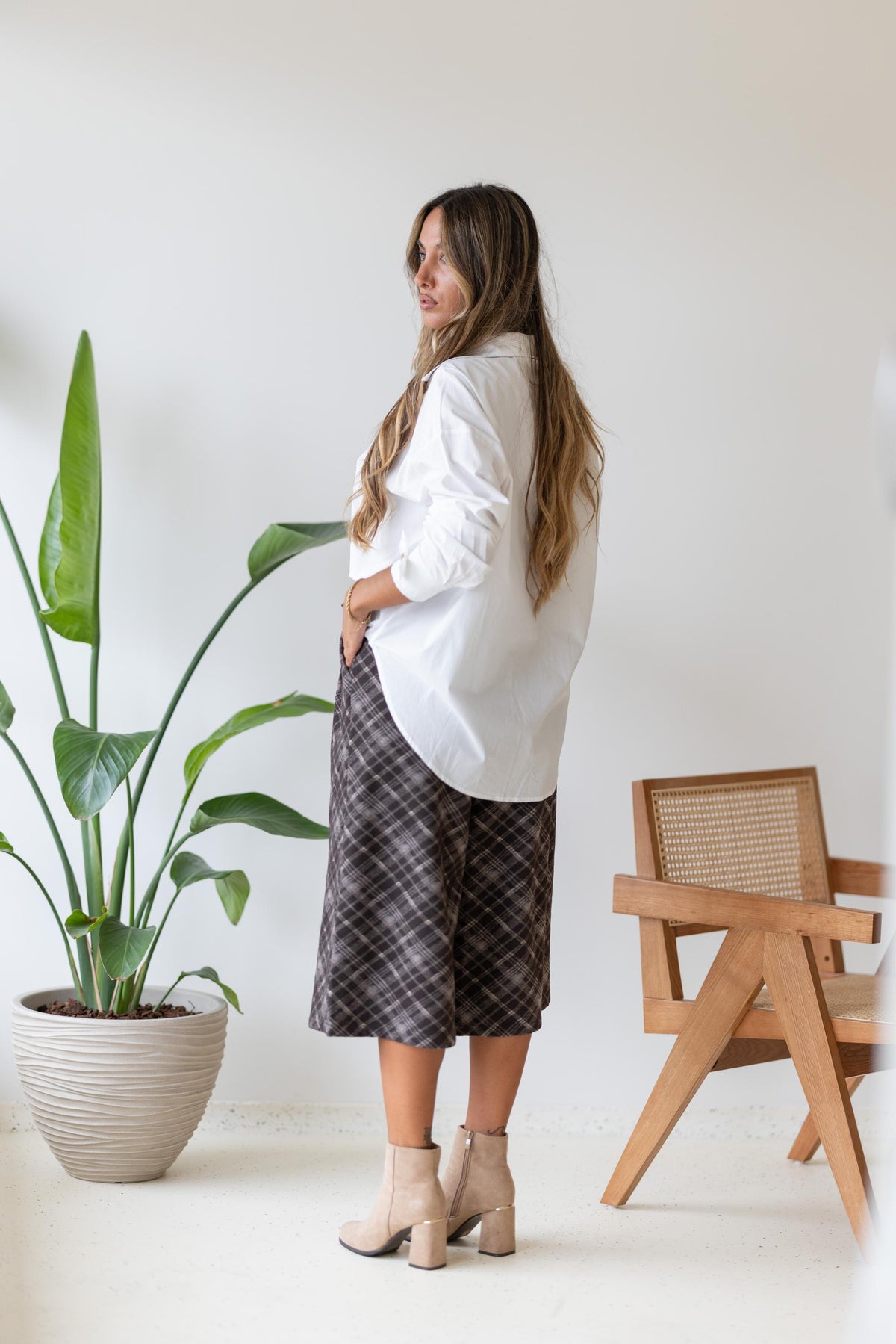 Camisa Branca com Laços de Cetim – Detalhe Feminino e Elegante