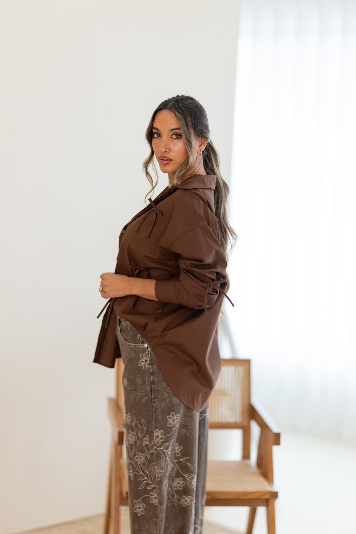Camisa Castanha com Laços Feminina Oversized