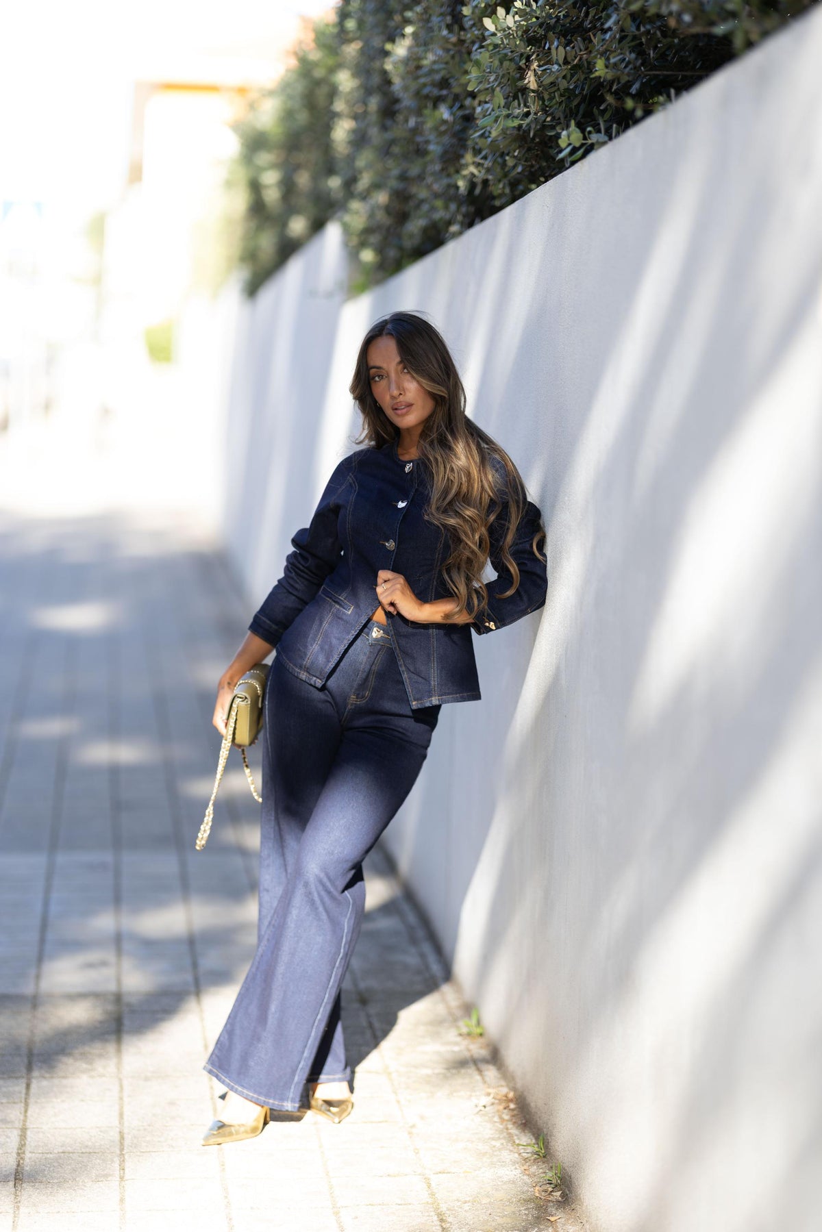 Conjunto Denim Premium – Casaco Estruturado & Calça Flare