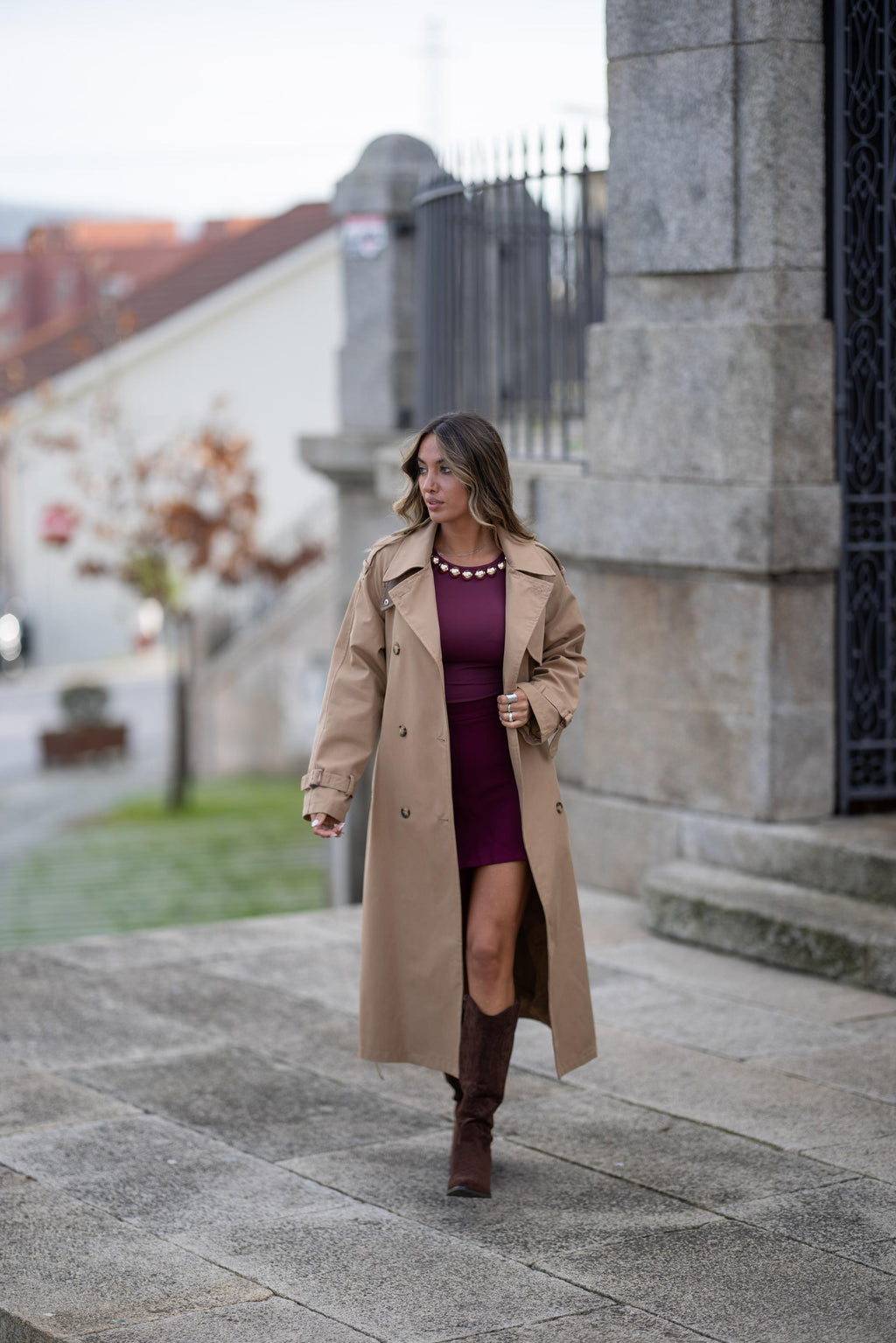 Trench Coat Clássico Bege Feminino – Corte Elegante e Atemporal