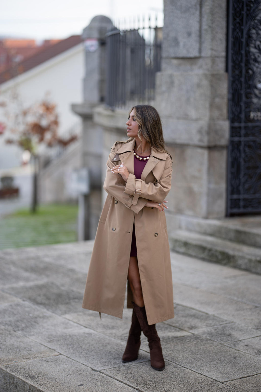 Trench Coat Clássico Bege Feminino – Corte Elegante e Atemporal