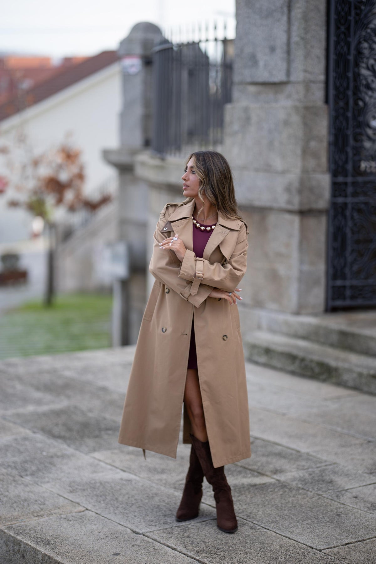 Trench Coat Clássico Bege Feminino – Corte Elegante e Atemporal