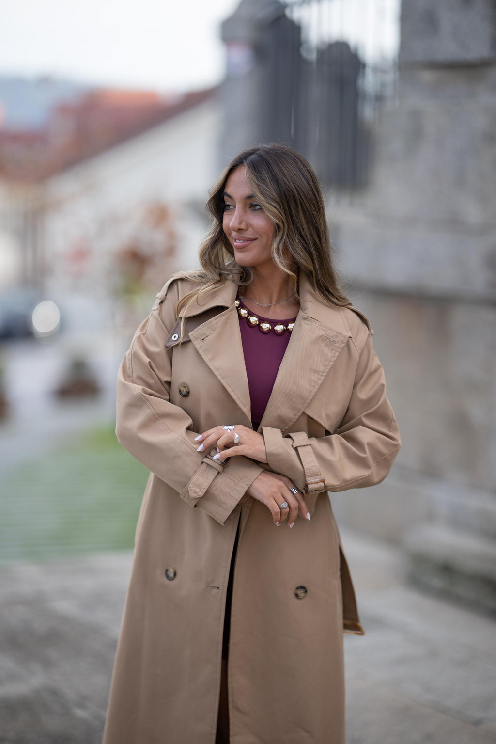 Trench Coat Clássico Bege Feminino – Corte Elegante e Atemporal