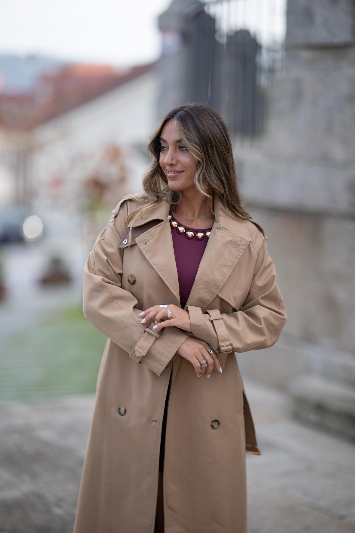 Trench Coat Clássico Bege Feminino – Corte Elegante e Atemporal