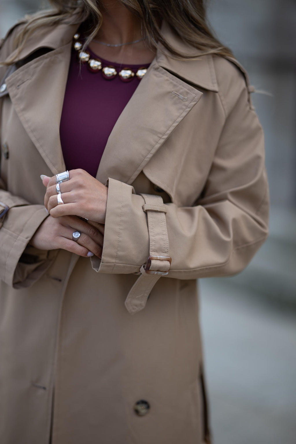 Trench Coat Clássico Bege Feminino – Corte Elegante e Atemporal