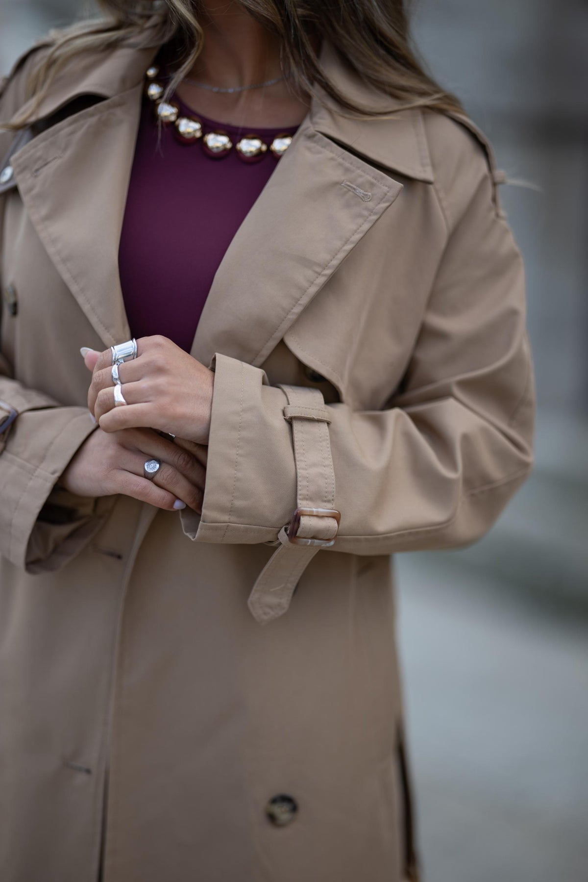 Trench Coat Clássico Bege Feminino – Corte Elegante e Atemporal