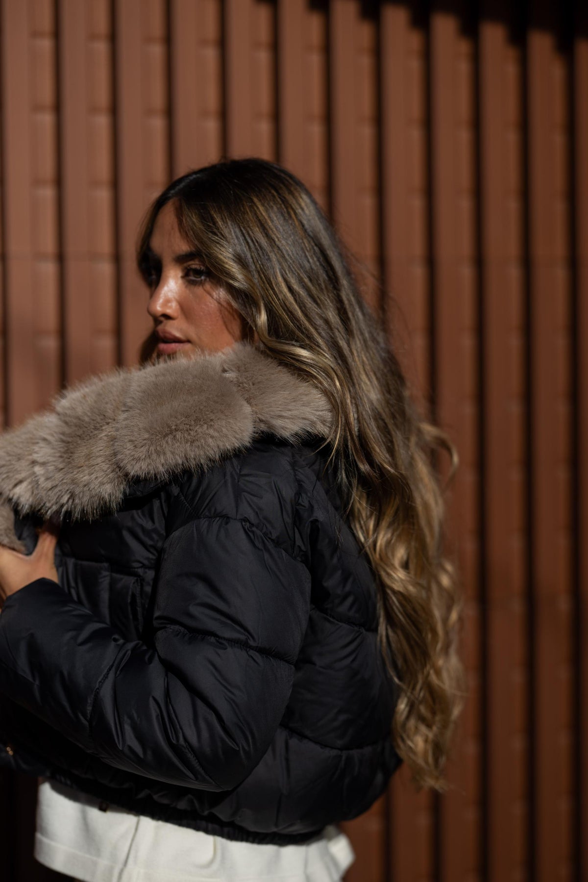 Quispo Preto curto com Pelo Removível