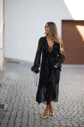 Vestido Black Ruffles | Fluido, Romântico & Elegante