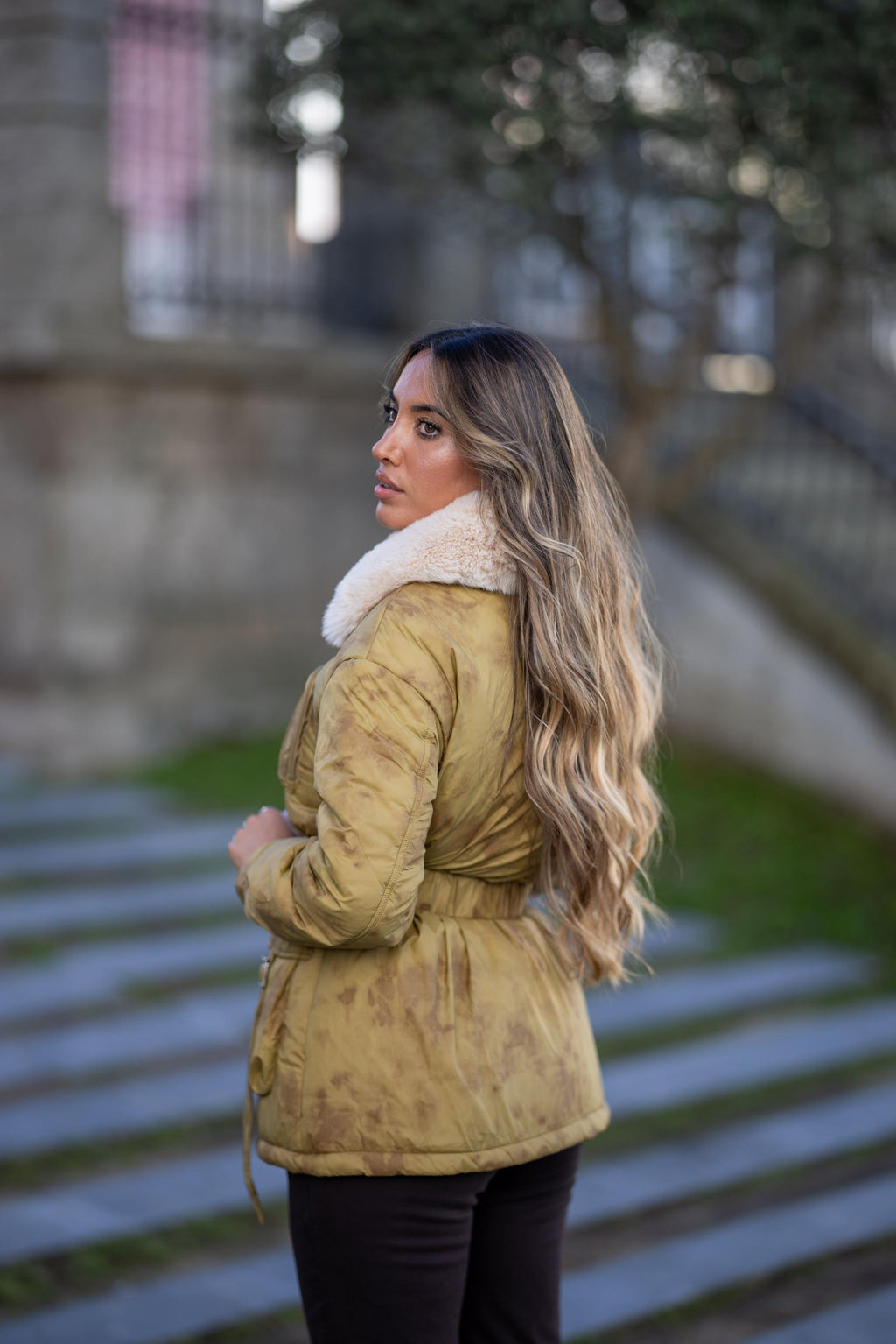Quispo Amelia – Verde Marmorizado com Pelo Removível