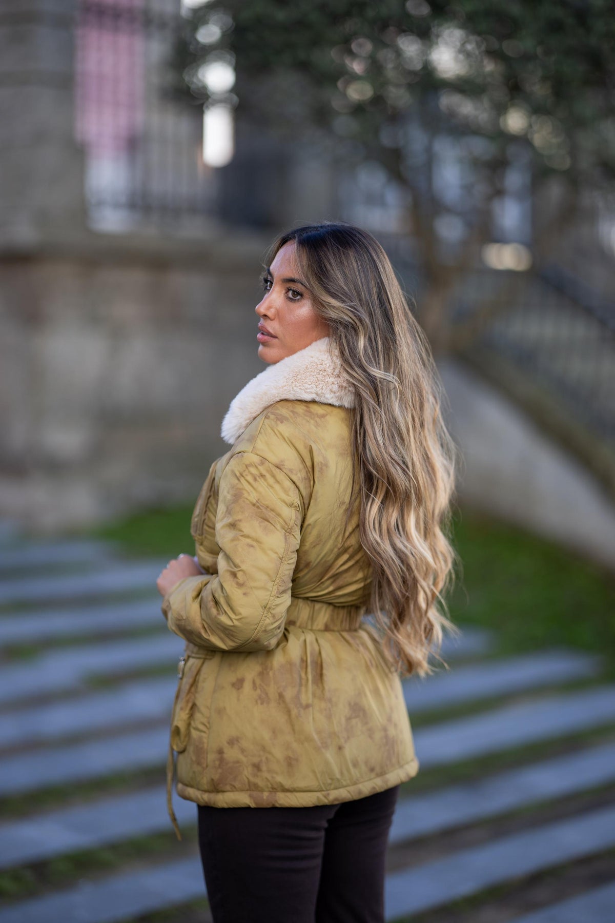 Quispo Amelia – Verde Marmorizado com Pelo Removível