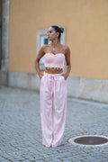 Conjunto Rosa com Top Croché e Calças Fluídas