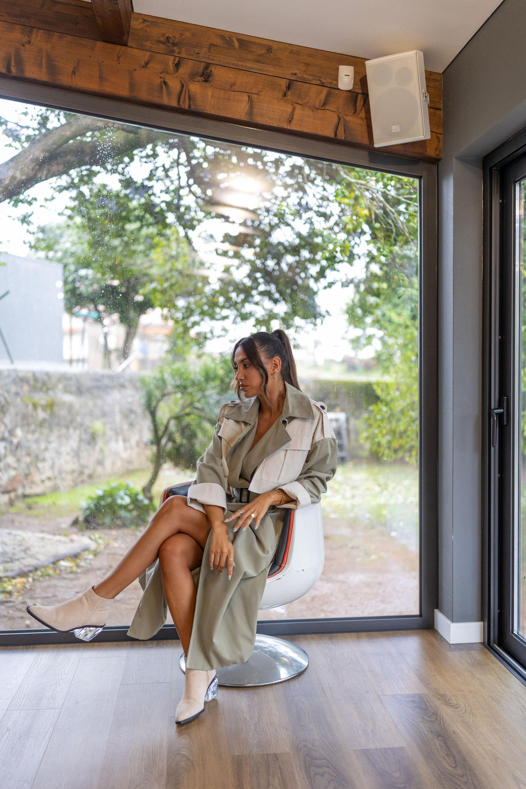 Trench Coat em Gabardine Bege com Cinto