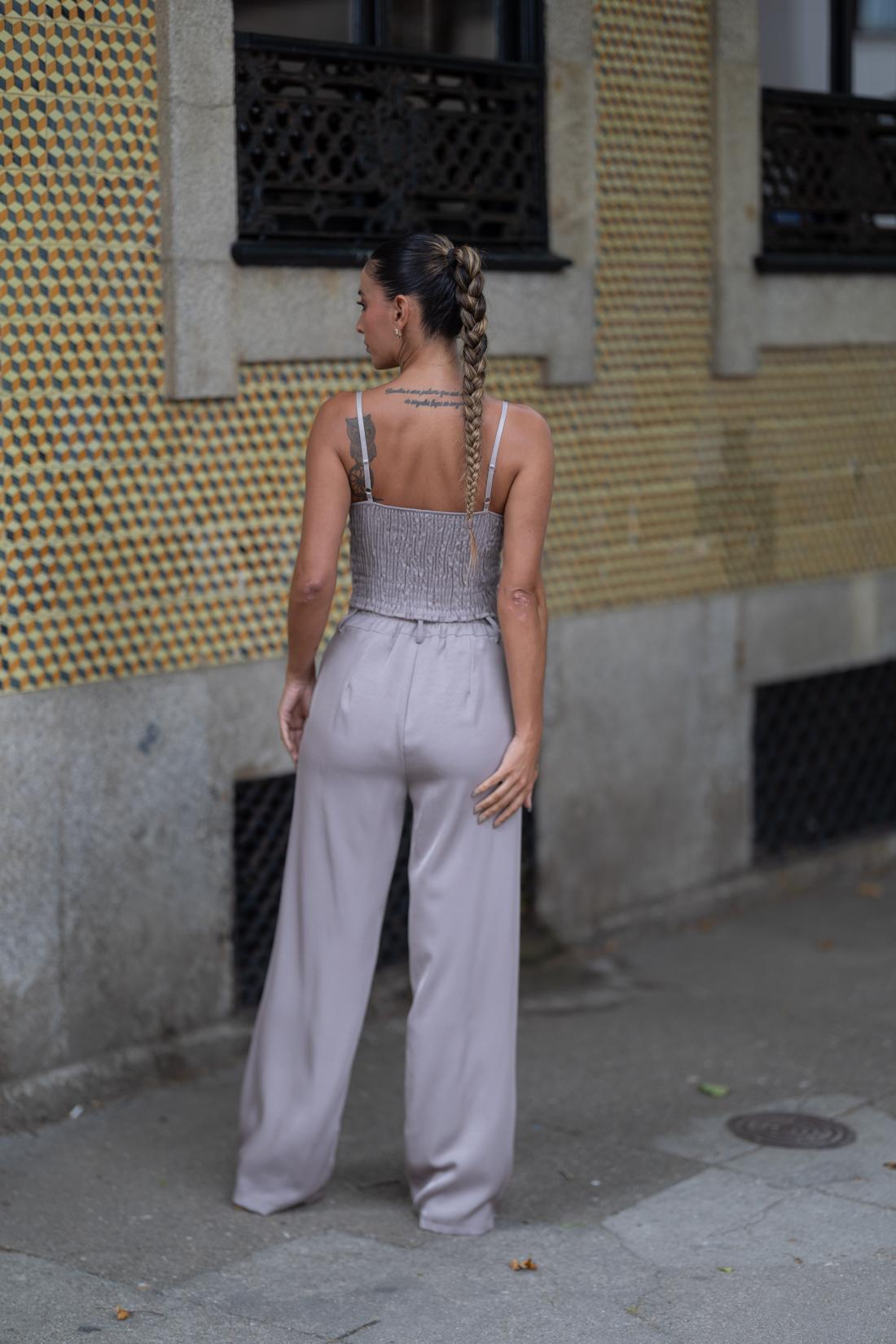 CONJUNTO CALÇA E TOP BEGE