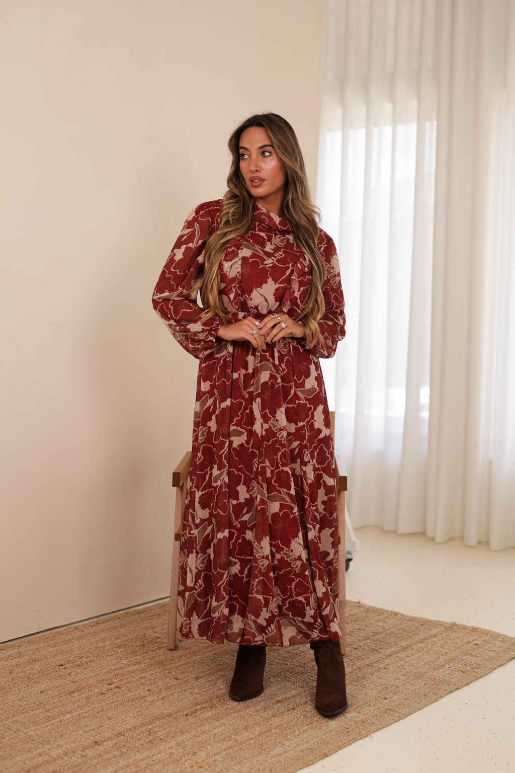 Vestido Midi Floral Bordeaux com Meia Gola e Forro