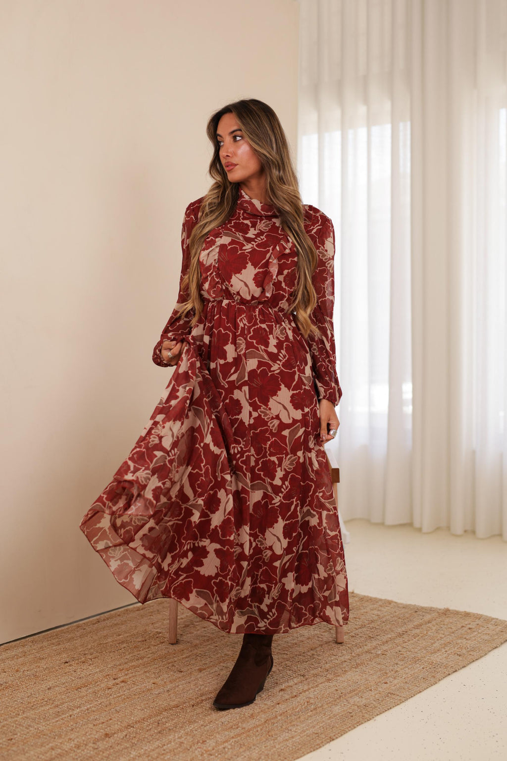 Vestido Midi Floral Bordeaux com Meia Gola e Forro