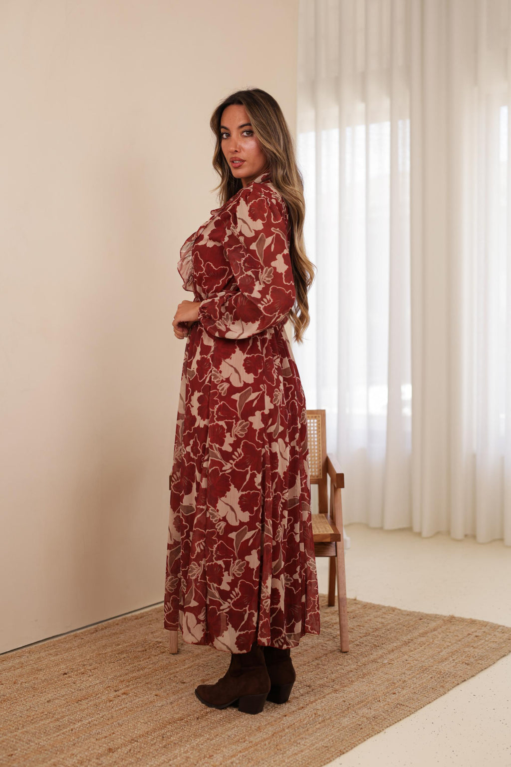 Vestido Midi Floral Bordeaux com Meia Gola e Forro