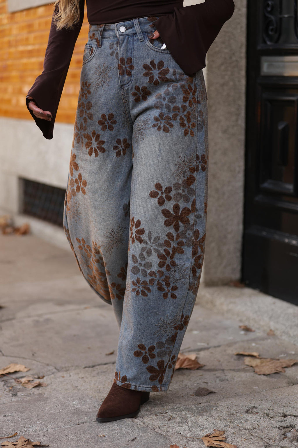 Calças Jeans Wide Leg Estampado Floral Castanho