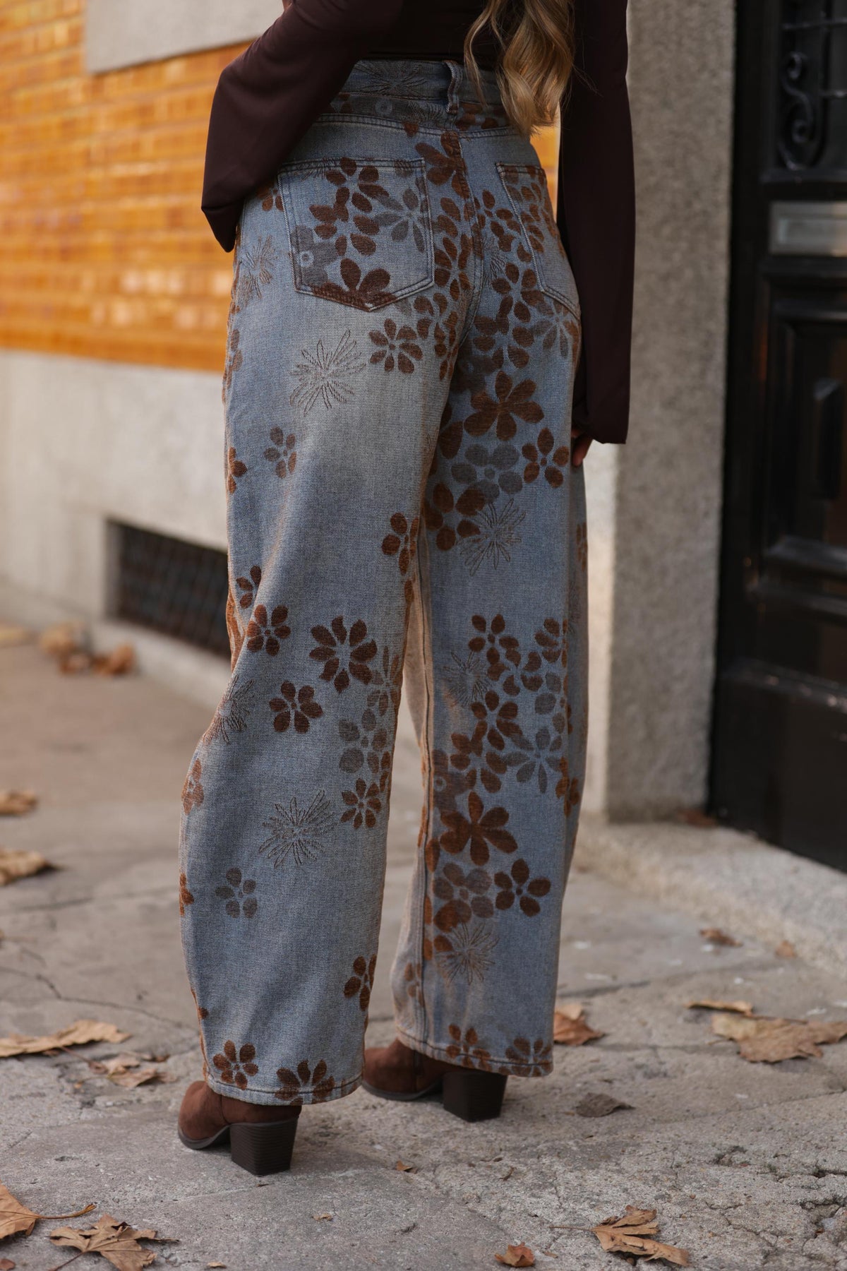 Calças Jeans Wide Leg Estampado Floral Castanho