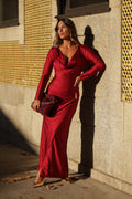 Vestido Longo Red Glam – Decote Draped & Fenda Lateral